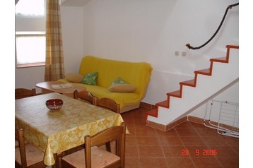 Croaţia Privát Pula, Exteriorul